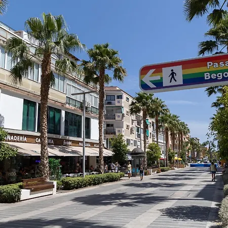 Torremolinos Central Beach Apartment *